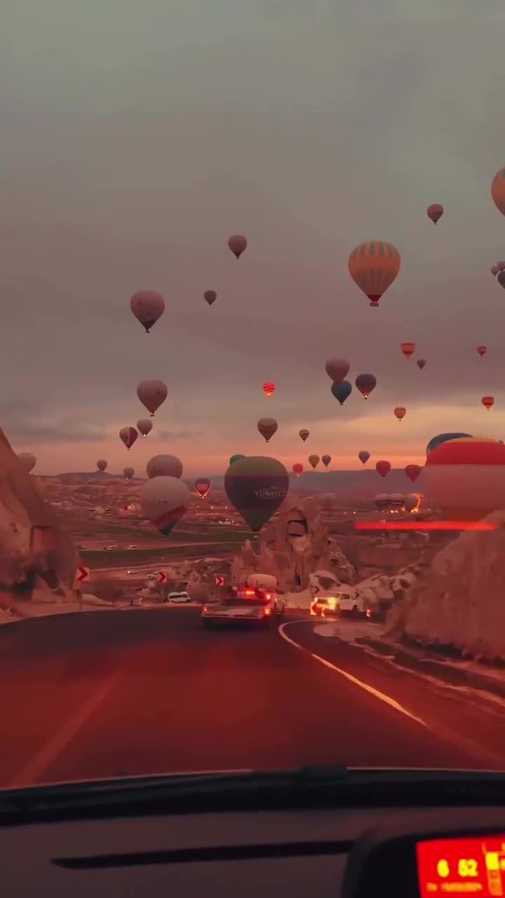 unbelievable view of hot balloons in capadocia turkey